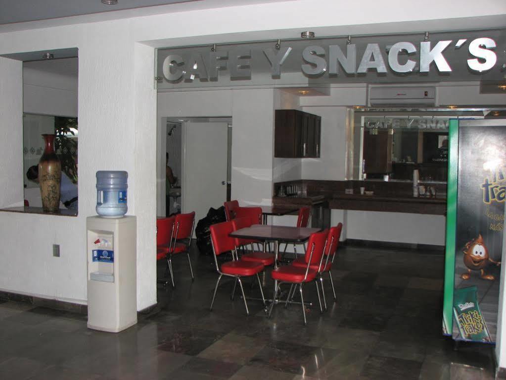 Hotel Y Suites Plaza Manzanillo Ngoại thất bức ảnh